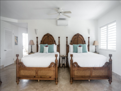 Contemporary Four Bedroom on Grace Bay